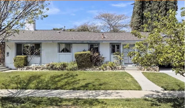 6207 Zelzah Avenue, sold for $905,000